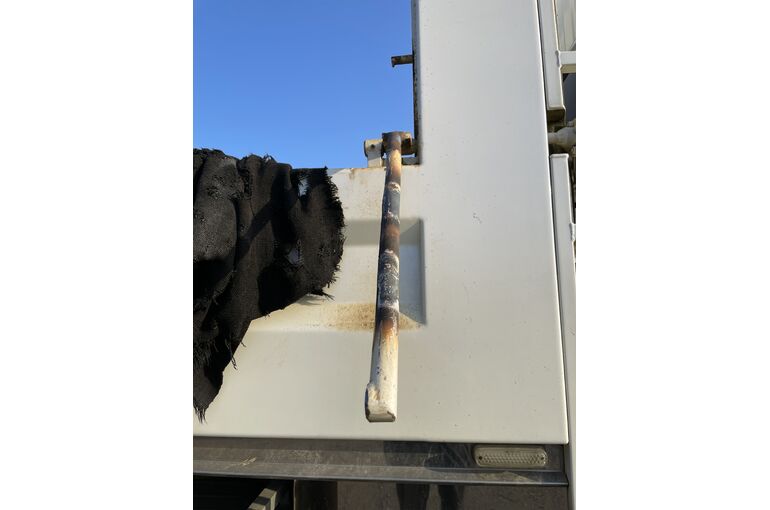 C0F21B1B-2882-4DB2-8C4D-50D1D899D809