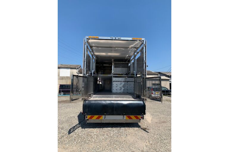 トラックボディ 架装 家畜運搬車 茨城 トラックボディー架装 これまでの実績を中心にトラックボディー製作や塗装等について発信します